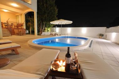 Ferienwohnungen Max - luxurious with pool: A1(6+2) Zadar - Riviera Zadar 