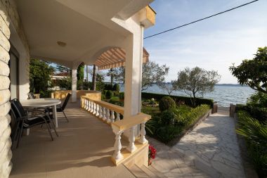 Ferienhaus Villa Petar 1 - 10m from sea: H(4) Zadar - Riviera Zadar  - Kroatien