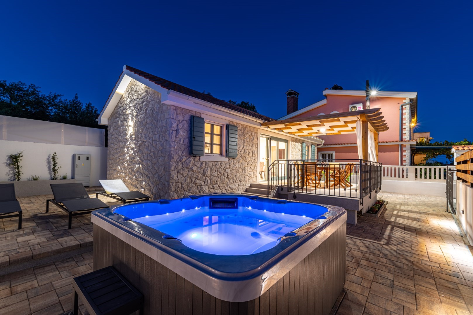 Ferienhaus Sanya - stone house with outdoor hot tub: H(4) Sukosan - Riviera Zadar  - Kroatien